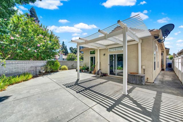 401 Marvin Gardens Dr, Vacaville, CA 95687