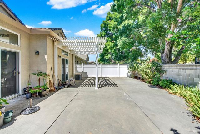 401 Marvin Gardens Dr, Vacaville, CA 95687