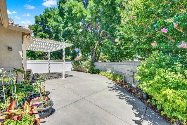 401 Marvin Gardens Dr, Vacaville, CA 95687