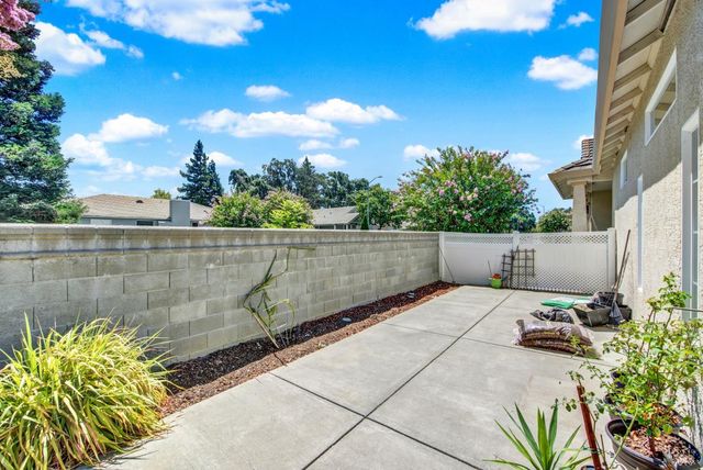 401 Marvin Gardens Dr, Vacaville, CA 95687