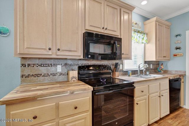 292 MAXWELL Drive, Welaka, FL 32193