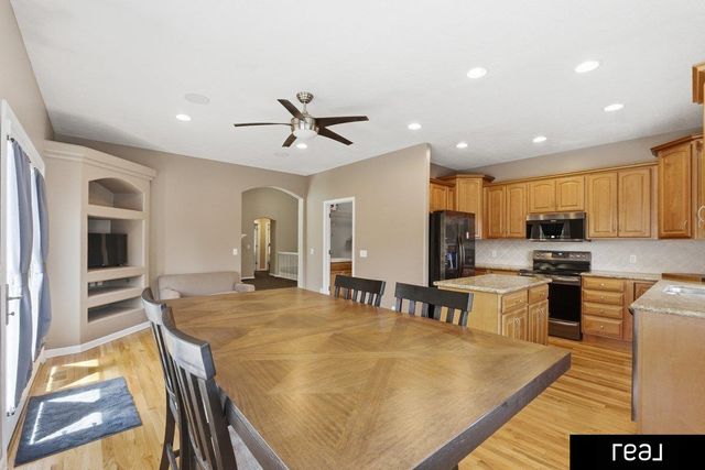 20779 hemlock Street, Elkhorn, NE 68022