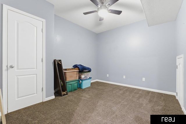 20779 hemlock Street, Elkhorn, NE 68022