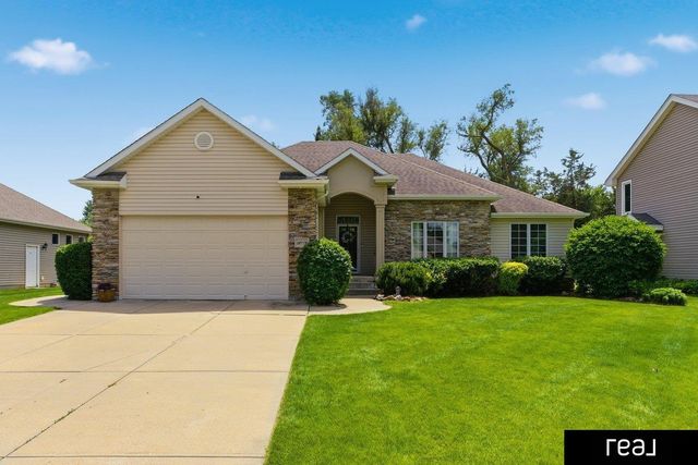 20779 hemlock Street, Elkhorn, NE 68022