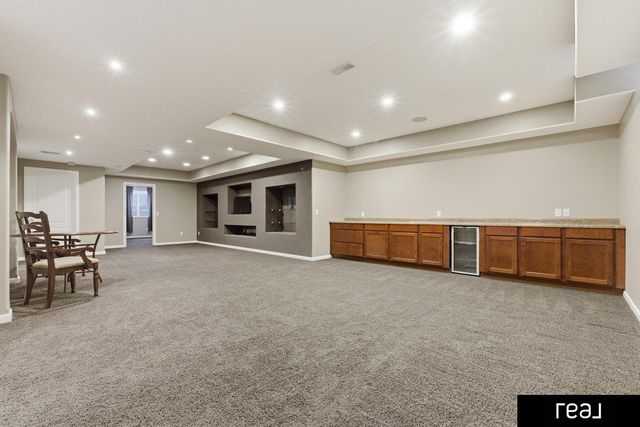 20779 hemlock Street, Elkhorn, NE 68022