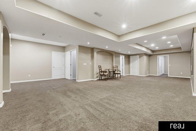 20779 hemlock Street, Elkhorn, NE 68022