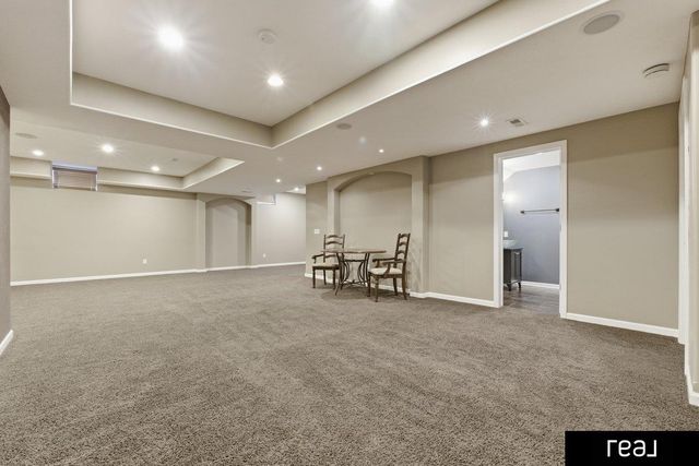 20779 hemlock Street, Elkhorn, NE 68022