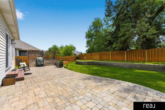 20779 hemlock Street, Elkhorn, NE 68022