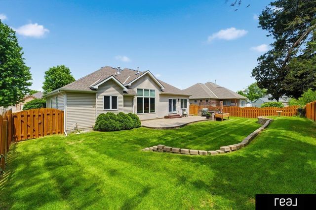 20779 hemlock Street, Elkhorn, NE 68022