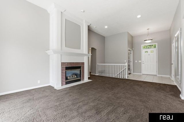 20779 hemlock Street, Elkhorn, NE 68022