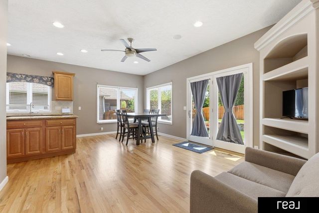 20779 hemlock Street, Elkhorn, NE 68022