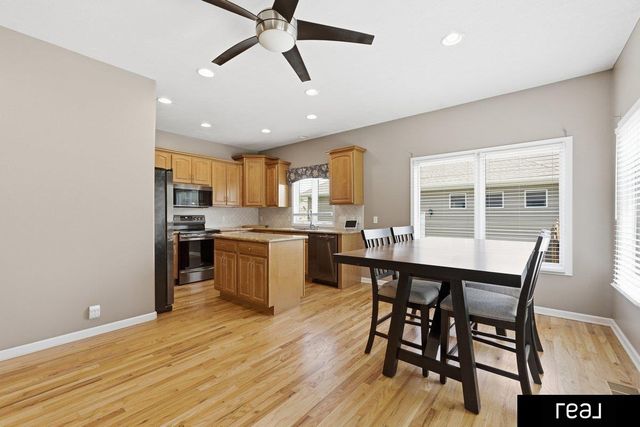 20779 hemlock Street, Elkhorn, NE 68022