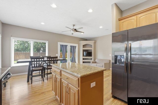 20779 hemlock Street, Elkhorn, NE 68022