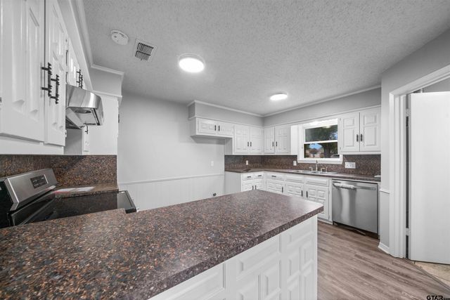 4715 Edinburgh, Tyler, TX 75703