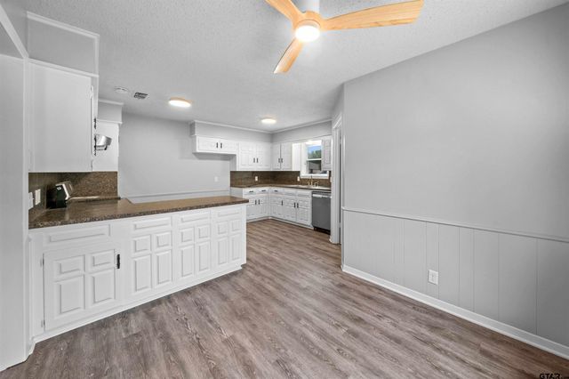 4715 Edinburgh, Tyler, TX 75703