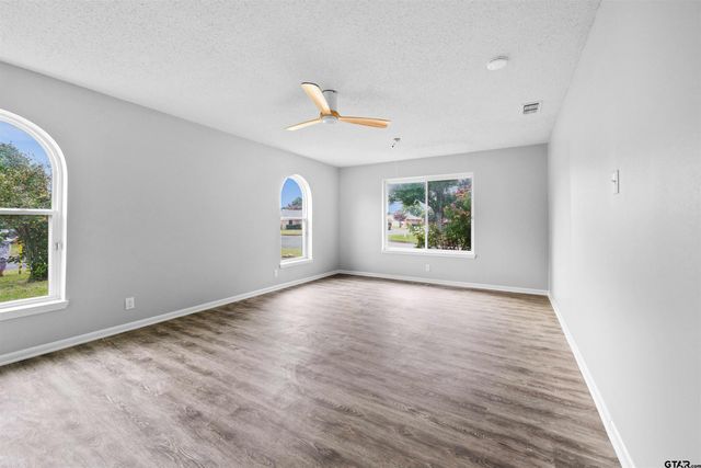 4715 Edinburgh, Tyler, TX 75703