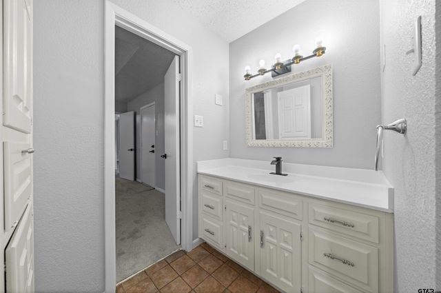 4715 Edinburgh, Tyler, TX 75703