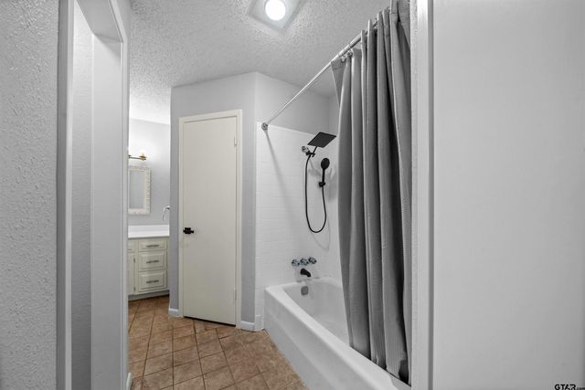 4715 Edinburgh, Tyler, TX 75703