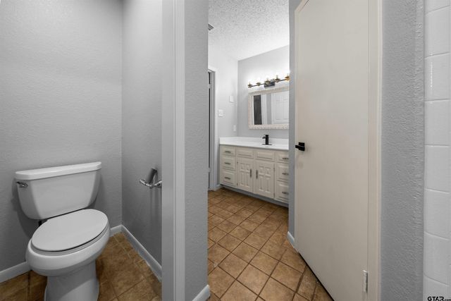 4715 Edinburgh, Tyler, TX 75703