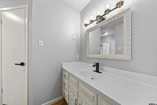 4715 Edinburgh, Tyler, TX 75703