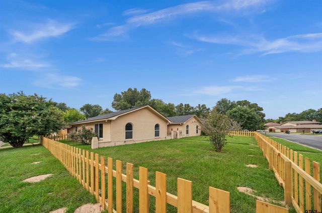 4715 Edinburgh, Tyler, TX 75703