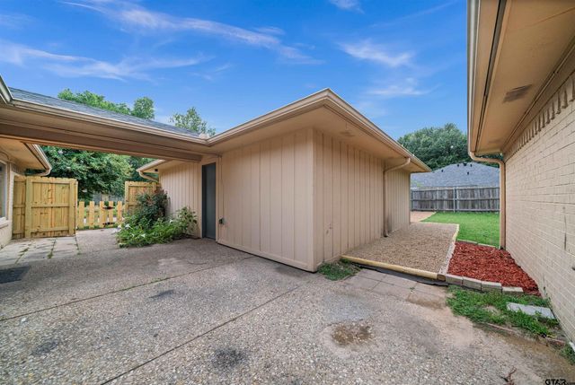 4715 Edinburgh, Tyler, TX 75703