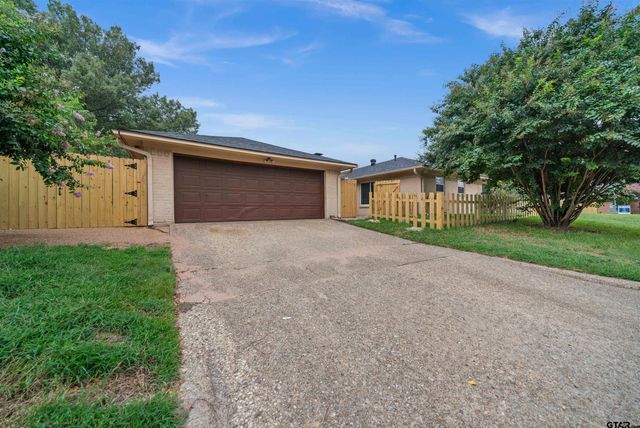 4715 Edinburgh, Tyler, TX 75703