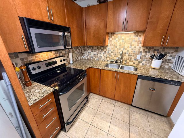 2195 Poplar Ave Apt 304, Memphis, TN 38104