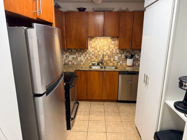 2195 Poplar Ave Apt 304, Memphis, TN 38104