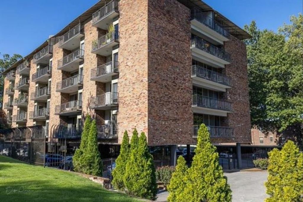 2195 Poplar Ave Apt 304, Memphis, TN 38104