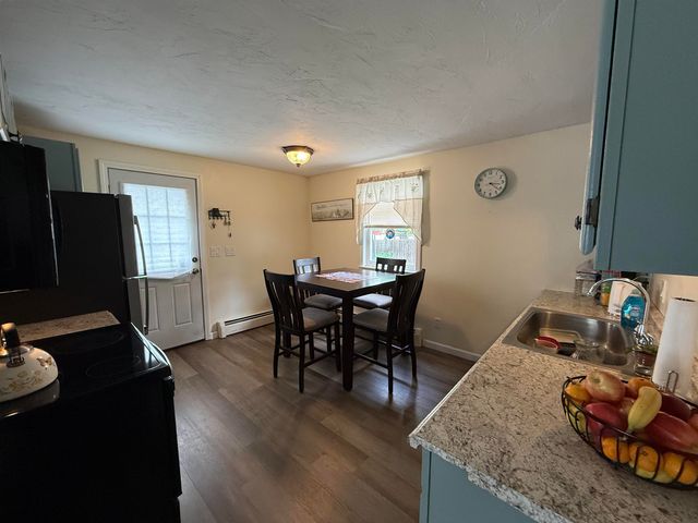 7 Willow Street, Allenstown, NH 03275