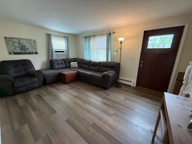 7 Willow Street, Allenstown, NH 03275