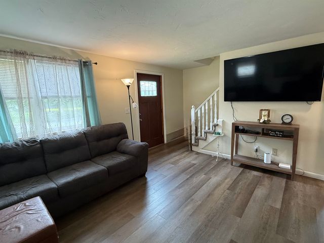 7 Willow Street, Allenstown, NH 03275