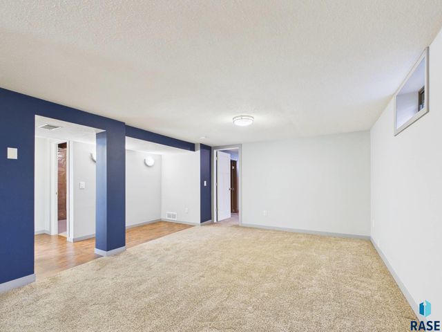 3200 E 17th St Street, Sioux Falls, SD 57103