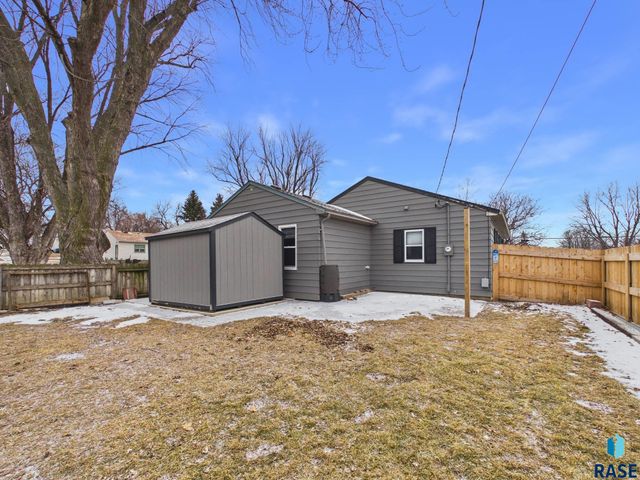 3200 E 17th St Street, Sioux Falls, SD 57103
