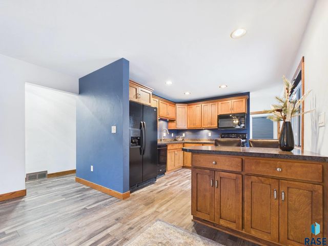 3200 E 17th St Street, Sioux Falls, SD 57103