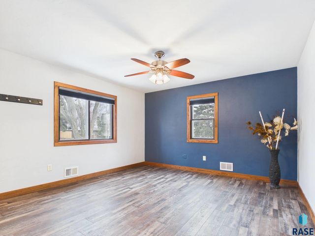 3200 E 17th St Street, Sioux Falls, SD 57103