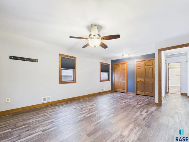 3200 E 17th St Street, Sioux Falls, SD 57103