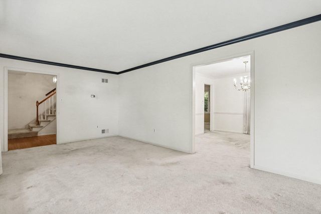 621 ENSMINGER DR, York, PA 17407