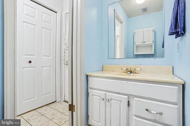 621 ENSMINGER DR, York, PA 17407