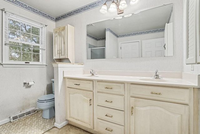 621 ENSMINGER DR, York, PA 17407