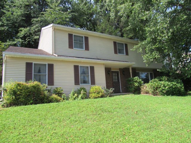 621 ENSMINGER DR, York, PA 17407