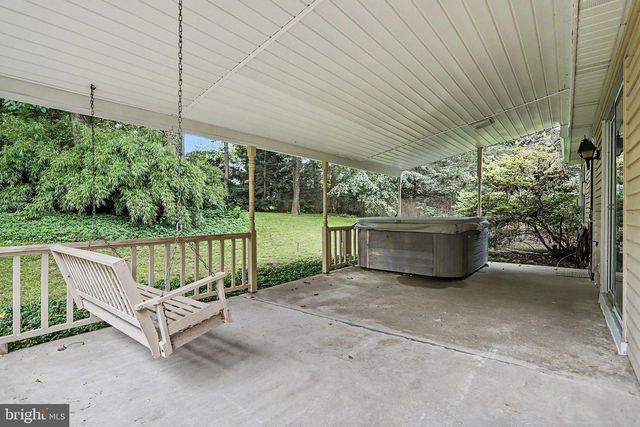 621 ENSMINGER DR, York, PA 17407