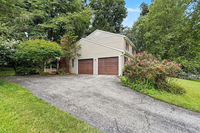 621 ENSMINGER DR, York, PA 17407