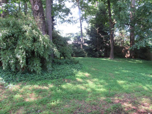 621 ENSMINGER DR, York, PA 17407