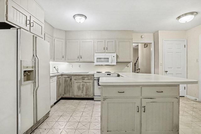 621 ENSMINGER DR, York, PA 17407