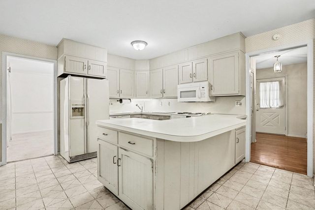 621 ENSMINGER DR, York, PA 17407