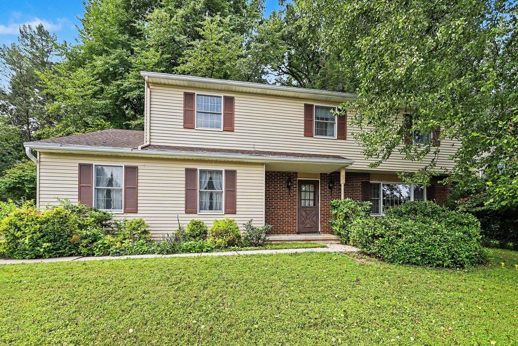 621 ENSMINGER DR, York, PA 17407