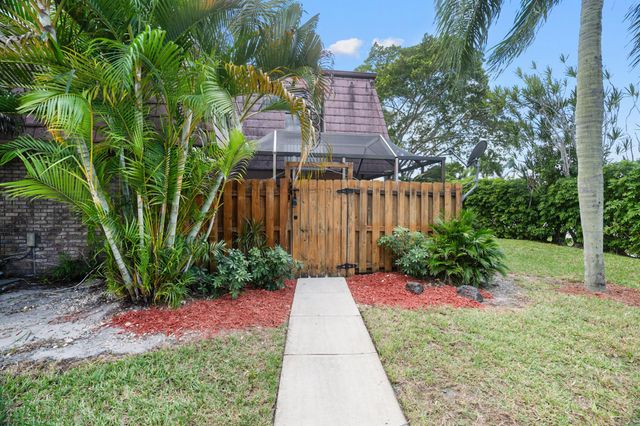 7690 Courtyard Run W, Boca Raton, FL 33433