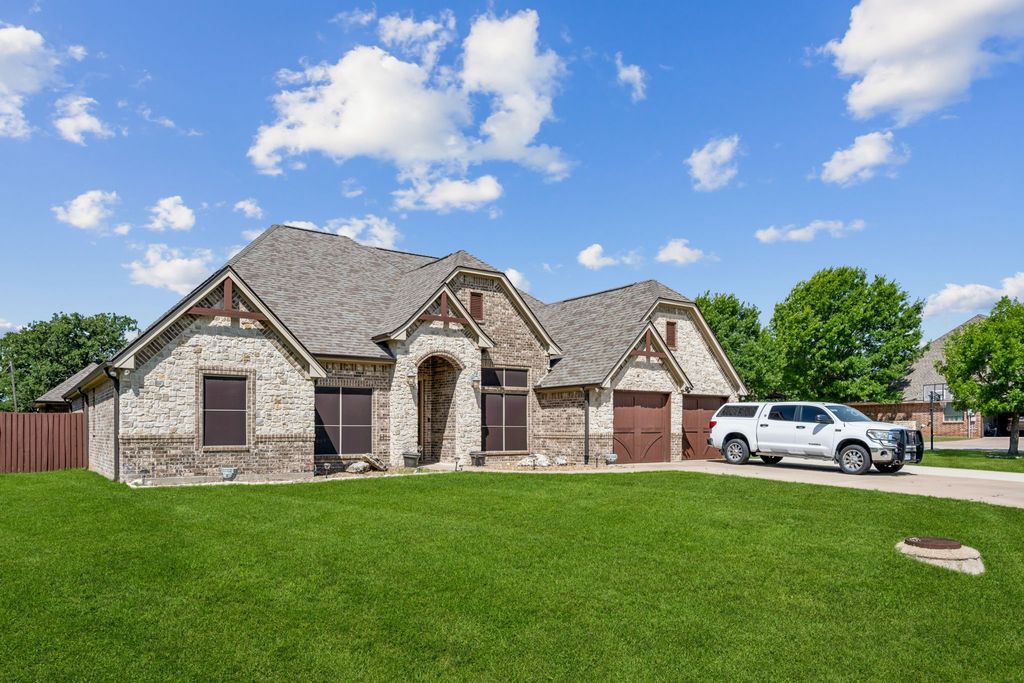 3000 Elkton Drive, Granbury, TX 76049